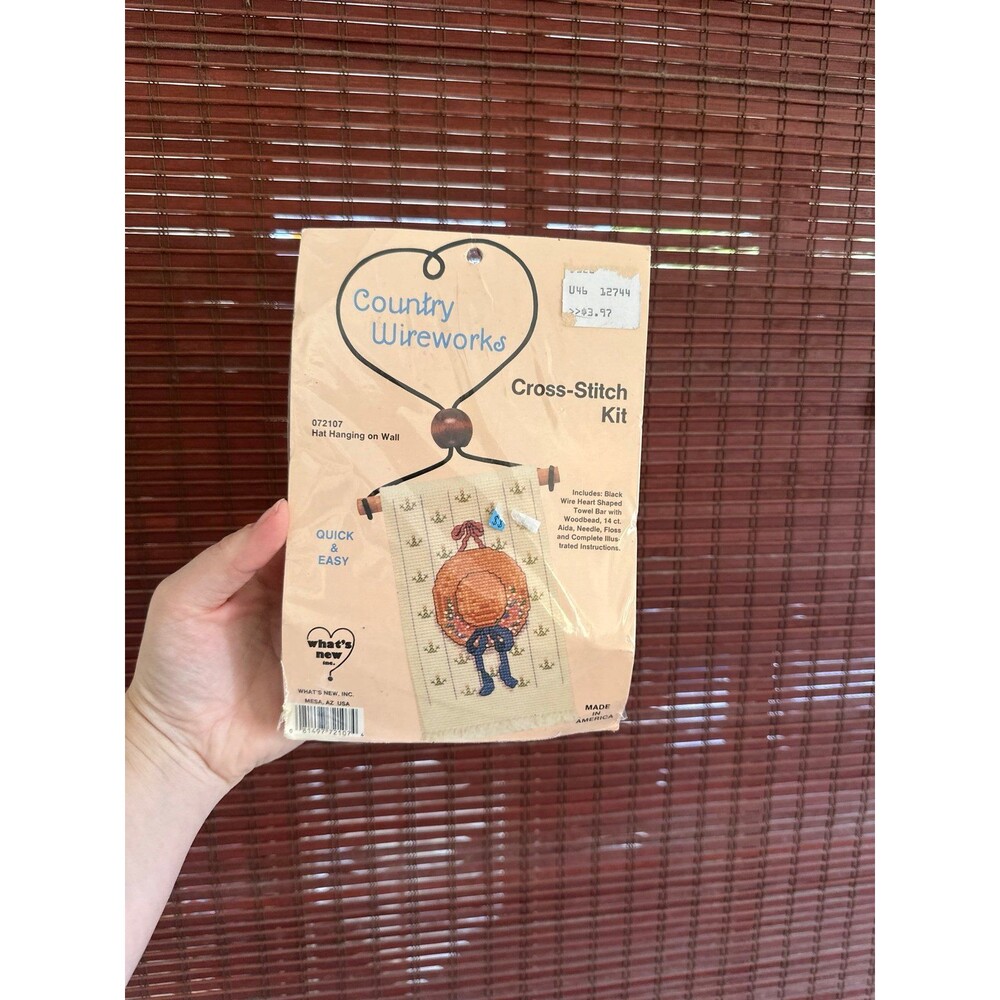 Country Wireworks Cross-Stitch Kit "Hat Hanging on Wall" 072107
